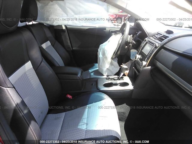 4T1BF1FKXCU625455 - 2012 TOYOTA CAMRY SE/LE/XLE 红色 照片 5