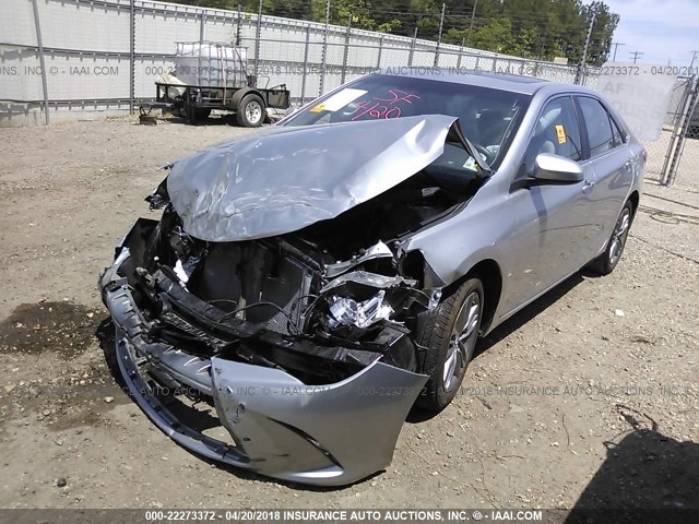 4T1BF1FK7HU299542 - 2017 TOYOTA CAMRY LE/XLE/SE/XSE SILVER photo 2