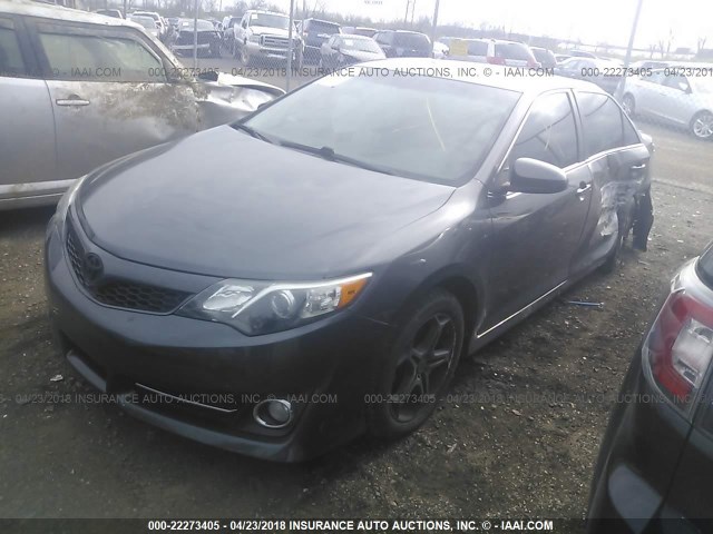 4T1BF1FK2CU114242 - 2012 TOYOTA CAMRY SE/LE/XLE GRAY photo 2