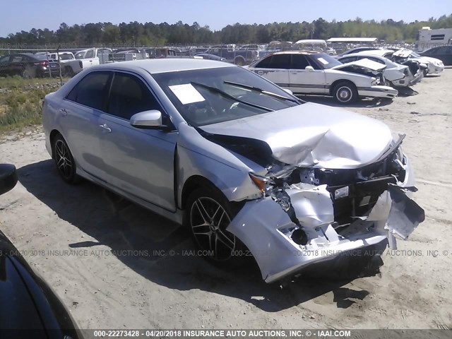4T1BF1FKXEU350284 - 2014 TOYOTA CAMRY L/SE/LE/XLE 银色 照片 1