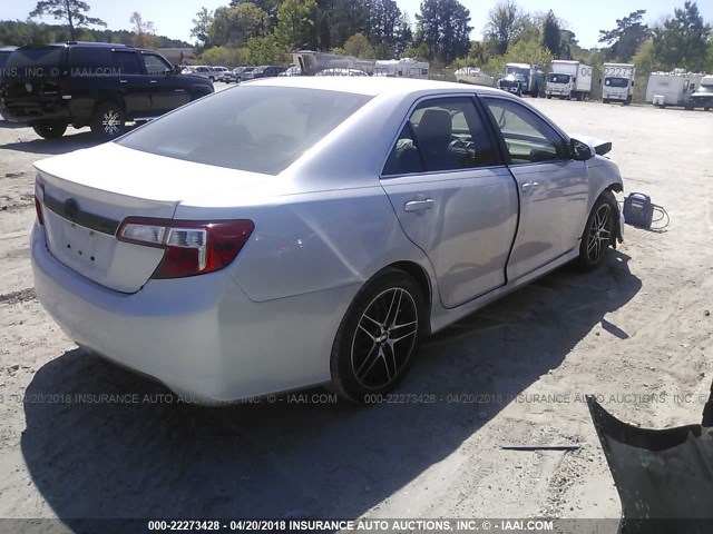 4T1BF1FKXEU350284 - 2014 TOYOTA CAMRY L/SE/LE/XLE 银色 照片 4