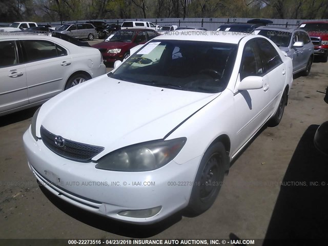 JTDBE32K820094240 - 2002 TOYOTA CAMRY LE/XLE/SE Ақ фото 2