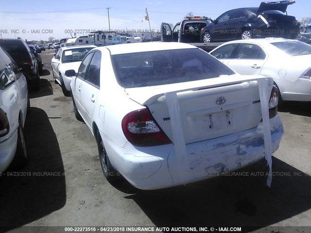 JTDBE32K820094240 - 2002 TOYOTA CAMRY LE/XLE/SE Ақ фото 3
