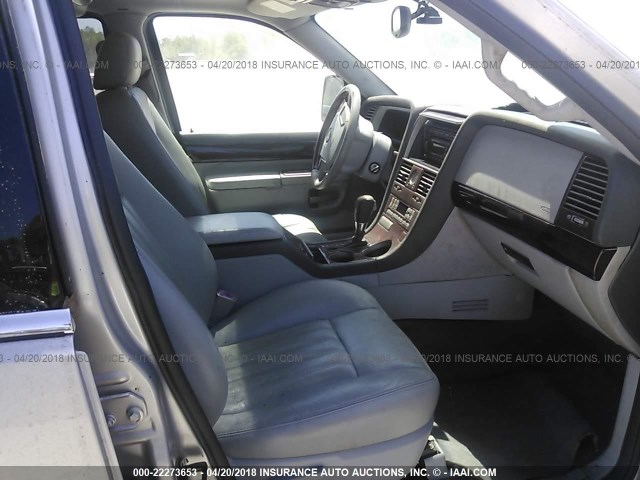 5LMEU88HX4ZJ33555 - 2004 LINCOLN AVIATOR 银色 照片 5