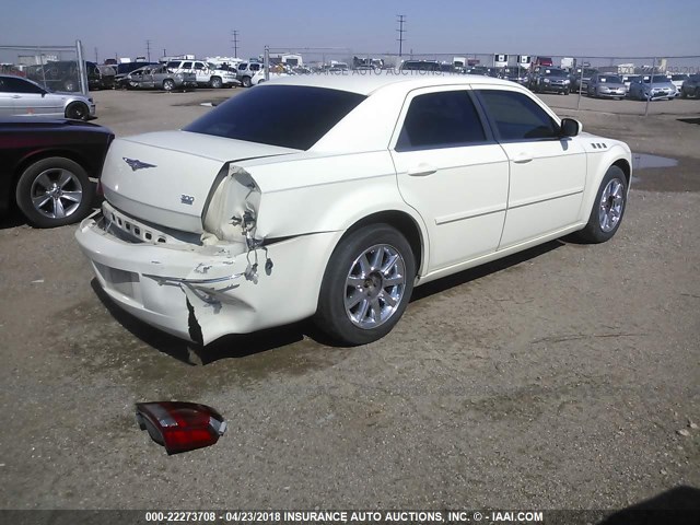 2C3AA53GX5H154035 - 2005 CHRYSLER 300 TOURING WHITE photo 4