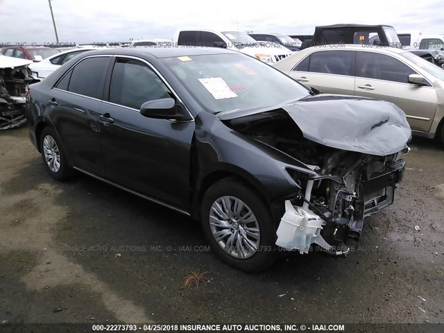 4T4BF1FK6ER424287 - 2014 TOYOTA CAMRY L/SE/LE/XLE SILVER photo 1