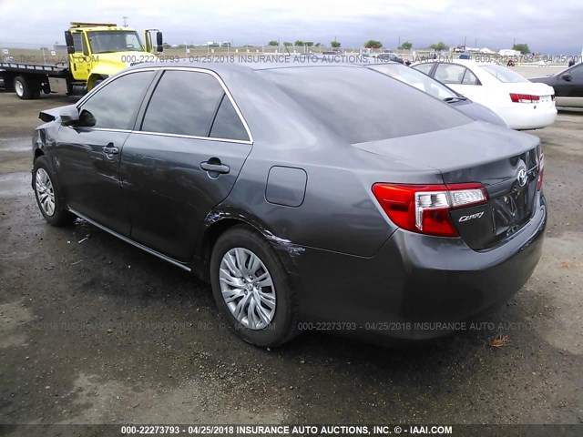 4T4BF1FK6ER424287 - 2014 TOYOTA CAMRY L/SE/LE/XLE SILVER photo 3