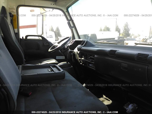 J8BC4B149Y7010843 - 2000 CHEVROLET TILT MASTER W4S04  WHITE photo 5