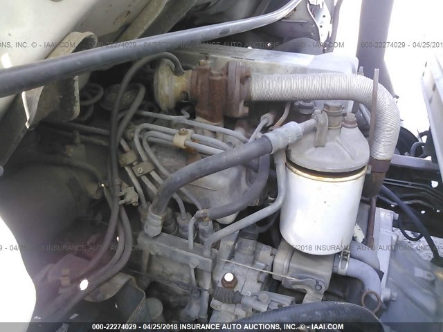 J8BC4B149Y7010843 - 2000 CHEVROLET TILT MASTER W4S04  WHITE photo 9