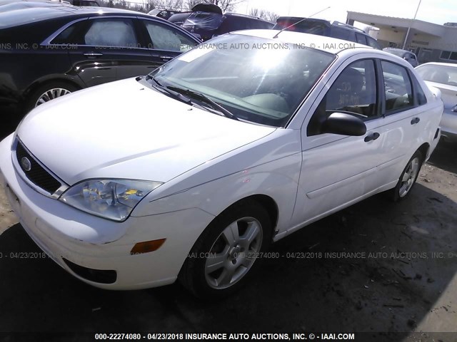 1FAFP34N67W234833 - 2007 FORD FOCUS ZX4/S/SE/SES WHITE photo 2