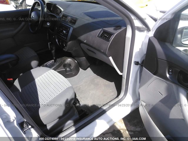 1FAFP34N67W234833 - 2007 FORD FOCUS ZX4/S/SE/SES 白色 照片 5