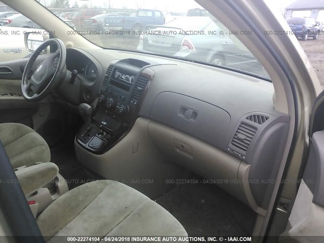 KNDMB233466050984 - 2006 KIA SEDONA EX/LX GOLD photo 5