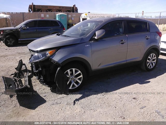 KNDPBCAC0G7802004 - 2016 KIA SPORTAGE LX GRAY photo 2