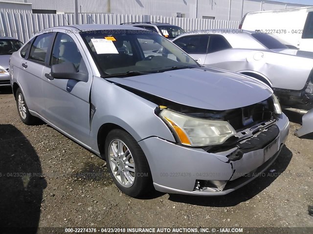 1FAHP35N98W205111 - 2008 FORD FOCUS SE/SEL/SES SILVER photo 1