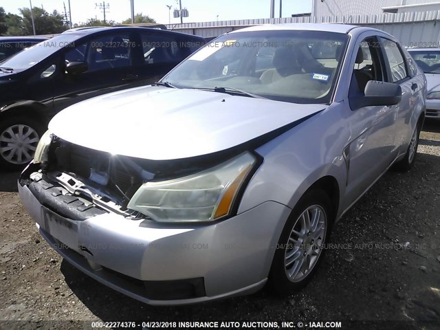 1FAHP35N98W205111 - 2008 FORD FOCUS SE/SEL/SES SILVER photo 2