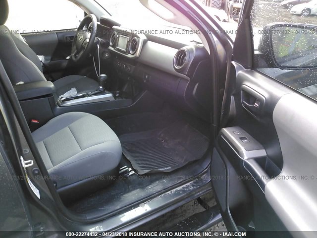 5TFAZ5CN3HX026710 - 2017 TOYOTA TACOMA DBL CAB/SR5/TRD SPORT/OR GRAY photo 5