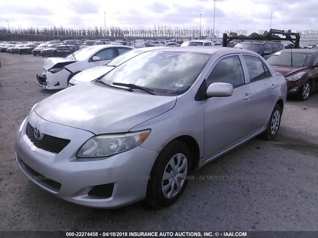 1NXBU40E09Z085195 - 2009 TOYOTA COROLLA S/LE/XLE SILVER photo 2