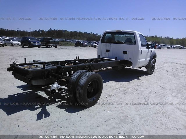 1FDAF56R68EE59744 - 2008 FORD F550 SUPER DUTY WHITE photo 4