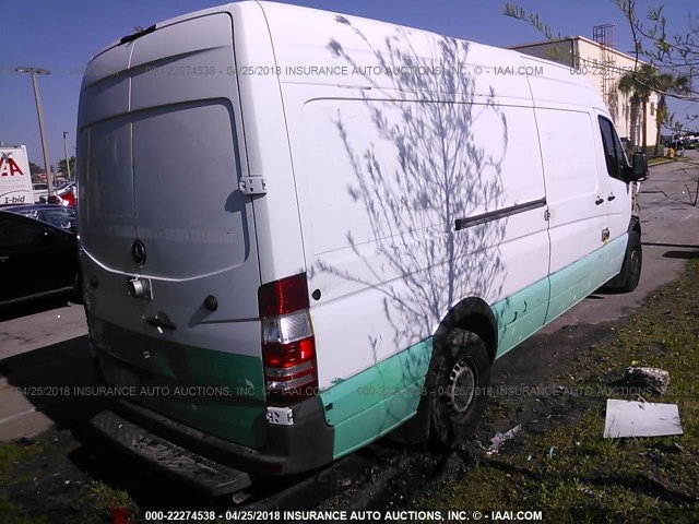 WD3PE8CCXD5767359 - 2013 MERCEDES-BENZ SPRINTER 2500 WHITE photo 4