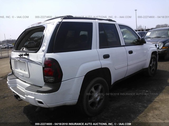 1GNDT13SX72260150 - 2007 CHEVROLET TRAILBLAZER LS/LT WHITE photo 4