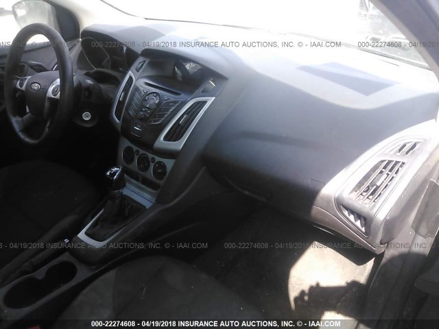 1FAHP3F24CL385466 - 2012 FORD FOCUS SE შავი ფოტო 5