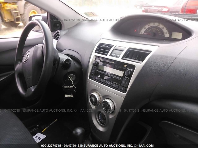 JTDBT923684037215 - 2008 TOYOTA YARIS SILVER photo 5