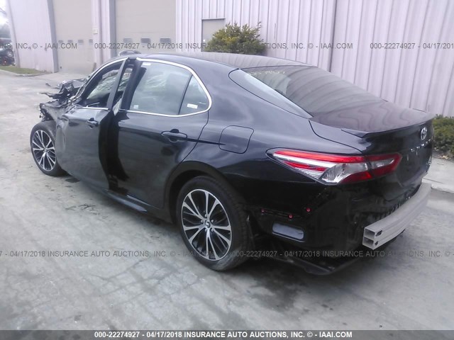 4T1B11HK8JU508465 - 2018 TOYOTA CAMRY L/LE/XLE/SE/XSE BLACK photo 3