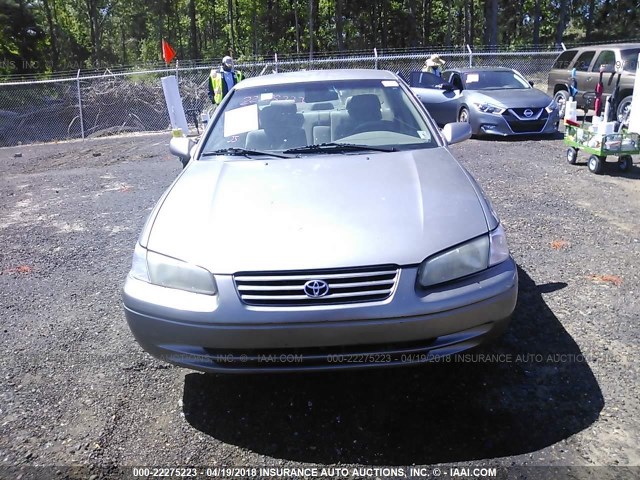 JT2BG22K7X0301785 - 1999 TOYOTA CAMRY LE/XLE Champagner Foto 6
