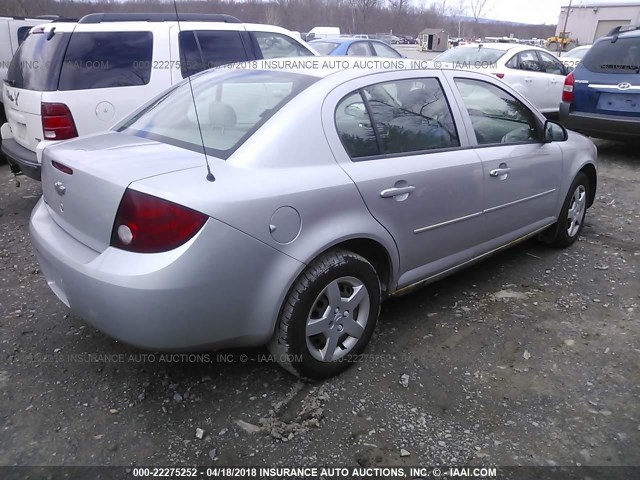 1G1AK52F857505661 - 2005 CHEVROLET COBALT SILVER photo 4