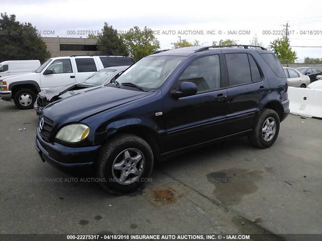 4JGAB54E9YA188374 - 2000 MERCEDES-BENZ ML 320 BLUE photo 2