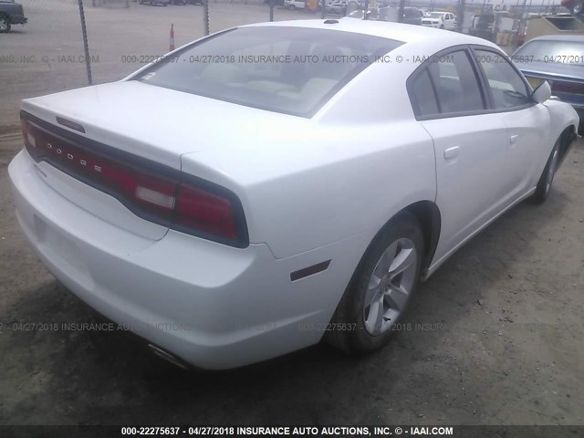 2C3CDXBG9CH133851 - 2012 DODGE CHARGER SE WHITE photo 4