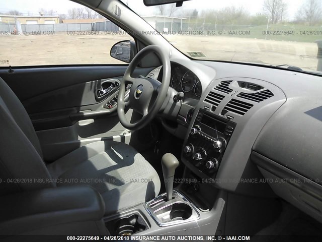 1G1ZS58FX7F177226 - 2007 CHEVROLET MALIBU LS 银色 照片 5