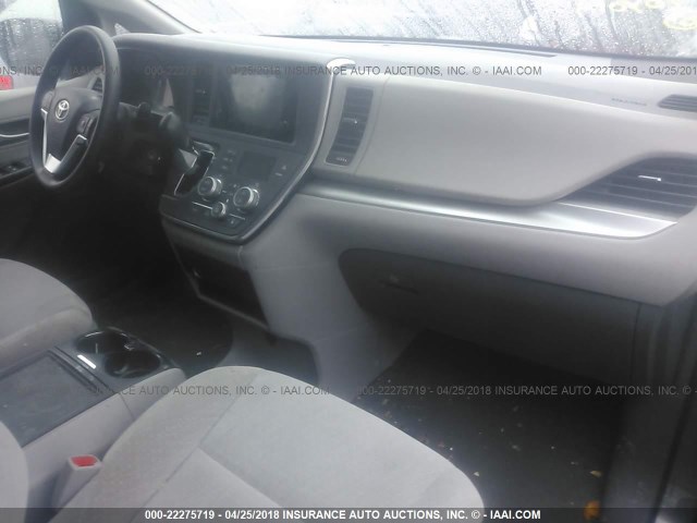 5TDKK3DC3FS568774 - 2015 TOYOTA SIENNA LE GRAY photo 5