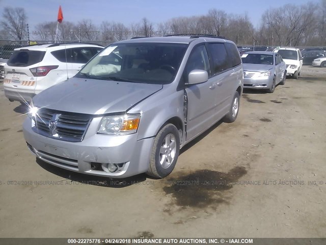 2D4RN5D11AR111563 - 2010 DODGE GRAND CARAVAN SXT SILVER photo 2