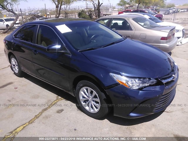 4T1BF1FK9HU794177 - 2017 TOYOTA CAMRY LE/XLE/SE/XSE BLUE photo 1
