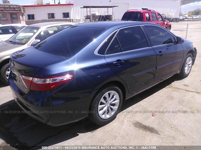 4T1BF1FK9HU794177 - 2017 TOYOTA CAMRY LE/XLE/SE/XSE BLUE photo 4