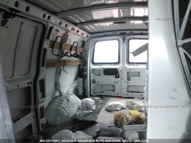 1GCGG25VX51245870 - 2005 CHEVROLET EXPRESS G2500  WHITE photo 8