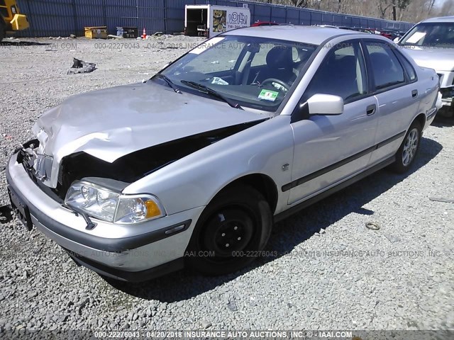 YV1VS2554YF486413 - 2000 VOLVO S40 SILVER photo 2