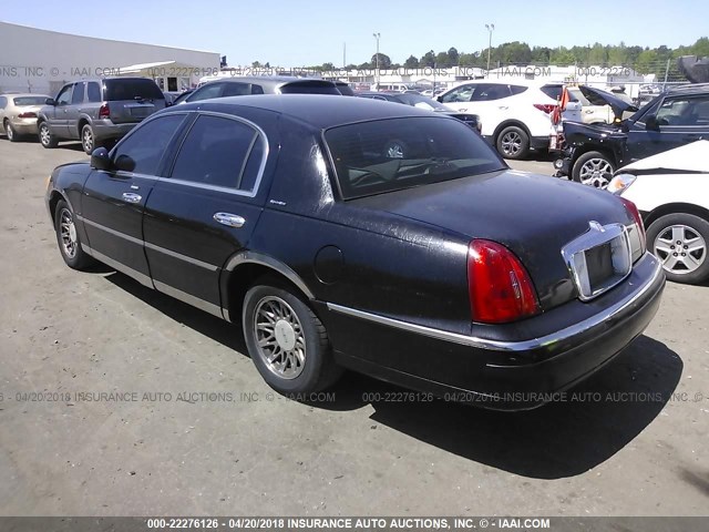 1LNHM82W91Y701514 - 2001 LINCOLN TOWN CAR SIGNATURE BLACK photo 3