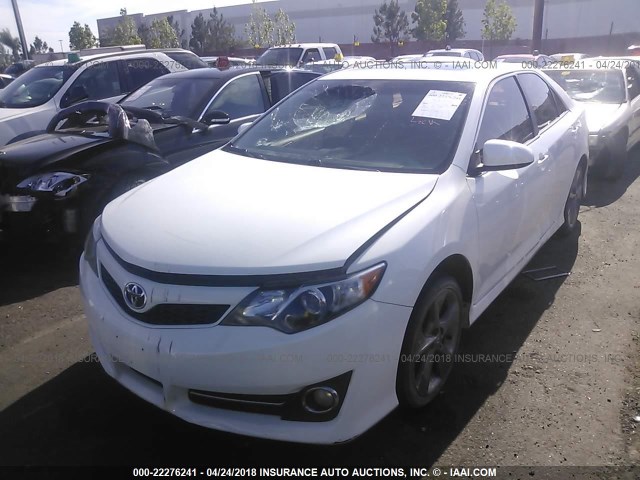 4T1BK1FK7CU504135 - 2012 TOYOTA CAMRY SE/XLE WHITE photo 2