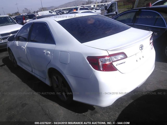 4T1BK1FK7CU504135 - 2012 TOYOTA CAMRY SE/XLE WHITE photo 3