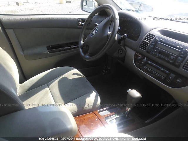 4T1BE30K24U906903 - 2004 TOYOTA CAMRY LE/XLE/SE ოქროსფერი ფოტო 5