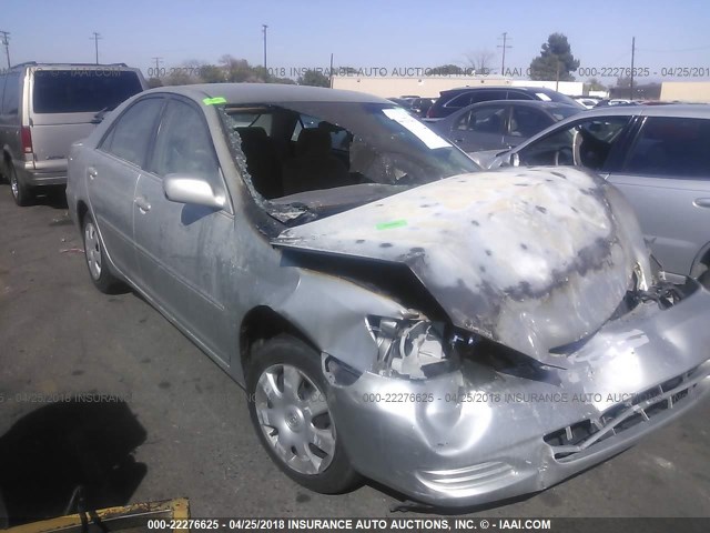 4T1BE32K42U622179 - 2002 TOYOTA CAMRY LE/XLE/SE SILVER photo 1