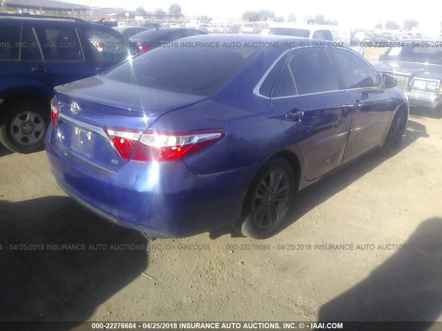 4T1BF1FK3GU572619 - 2016 TOYOTA CAMRY LE/XLE/SE/XSE BLUE photo 4