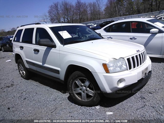 1J4GR48K85C509304 - 2005 JEEP GRAND CHEROKEE LAREDO/COLUMBIA/FREEDOM WHITE photo 1