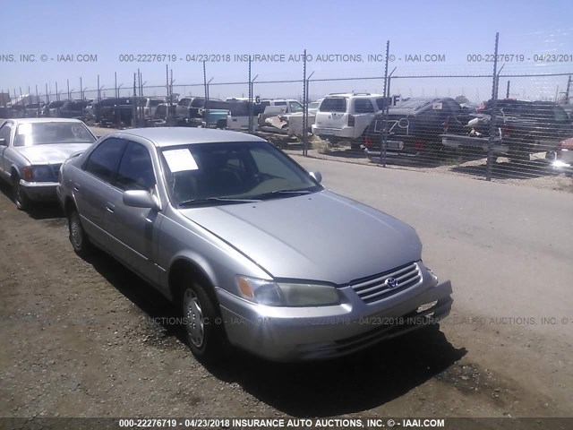 4T1BG22K8VU098110 - 1997 TOYOTA CAMRY CE/LE/XLE 银色 照片 1