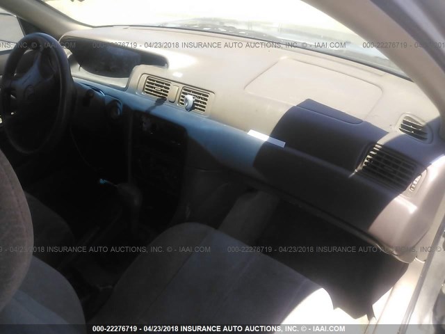 4T1BG22K8VU098110 - 1997 TOYOTA CAMRY CE/LE/XLE 银色 照片 5