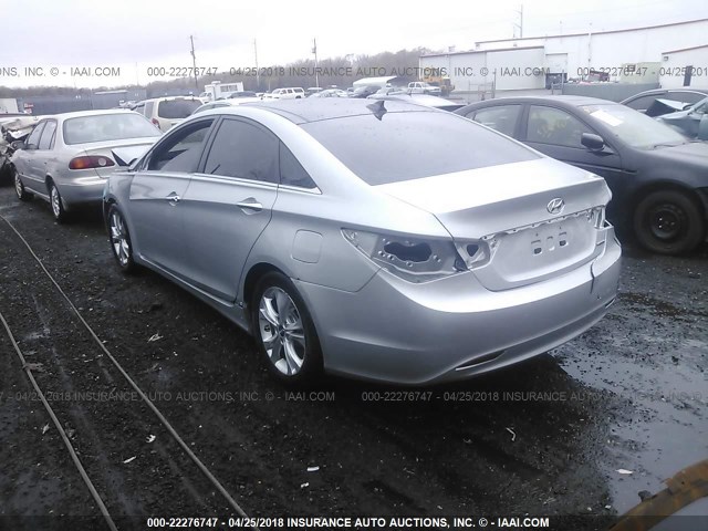 5NPEC4AC9CH415421 - 2012 HYUNDAI SONATA SE/LIMITED SILVER photo 3