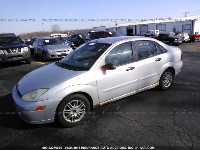 1FAFP3833YW397904 - 2000 FORD FOCUS ZTS SILVER photo 2