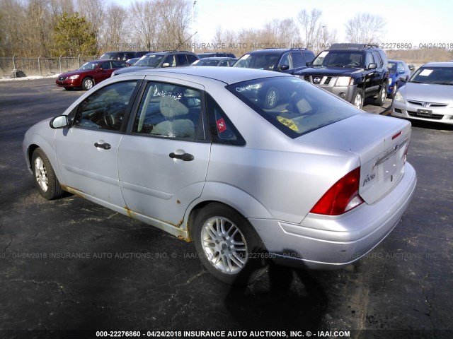 1FAFP3833YW397904 - 2000 FORD FOCUS ZTS SILVER photo 3